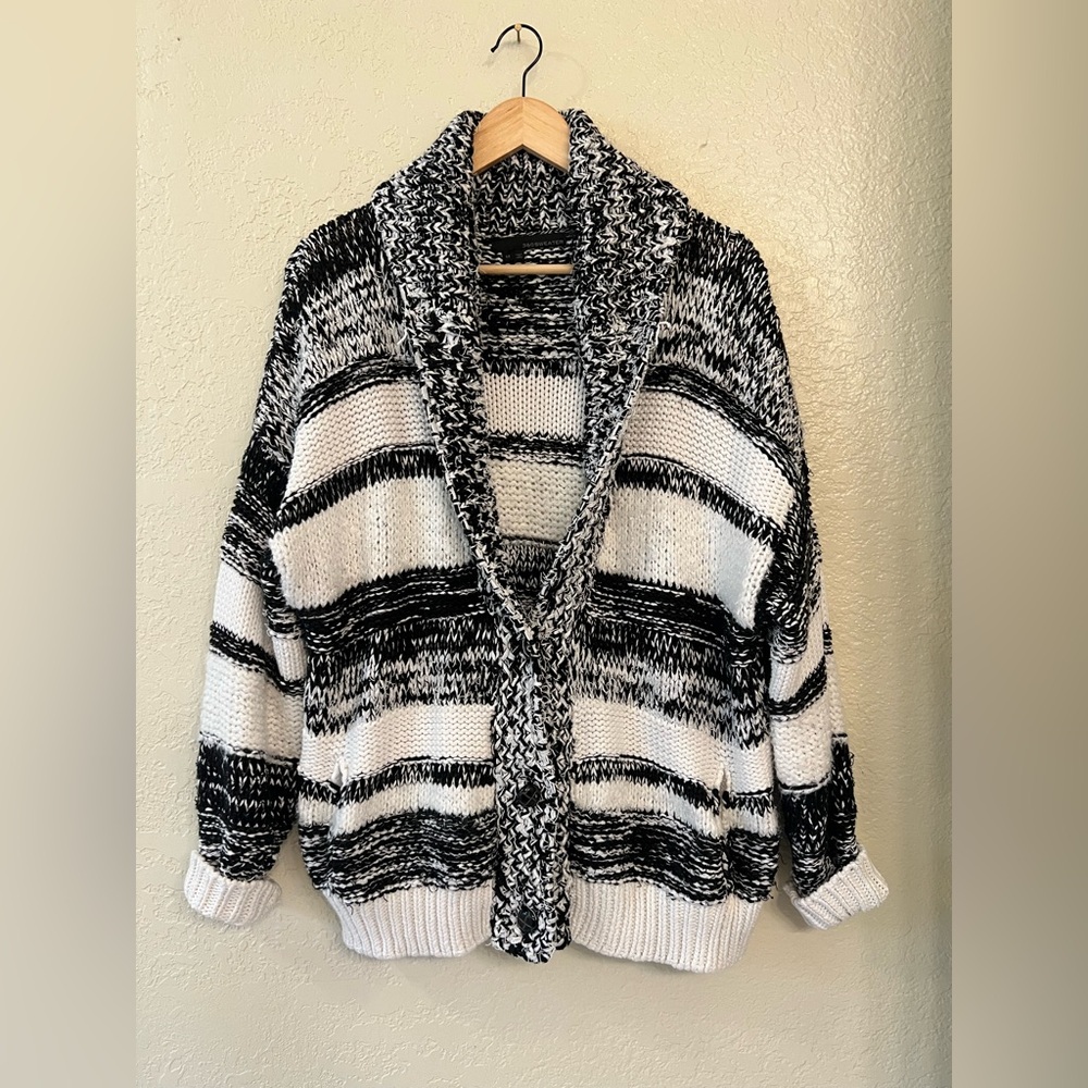 🤍 360 Sweater 🖤Black and White Women's Sweater